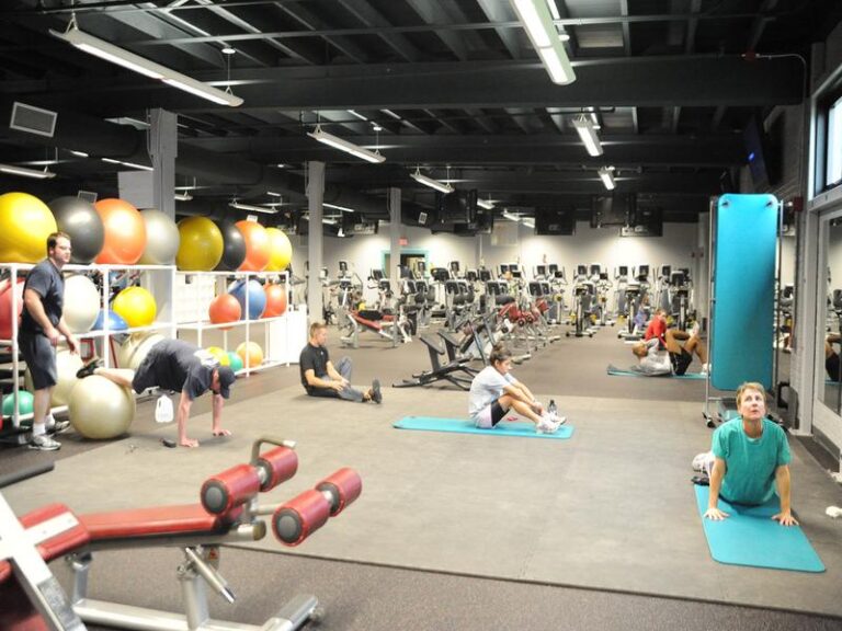 W ilu klubach prowadzić zajęcia?