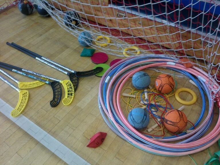 Instruktor z tróją z WF-u