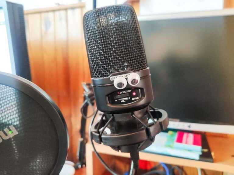 Mówienie do ludzi w podcaście i stories. Jak się przełamać?