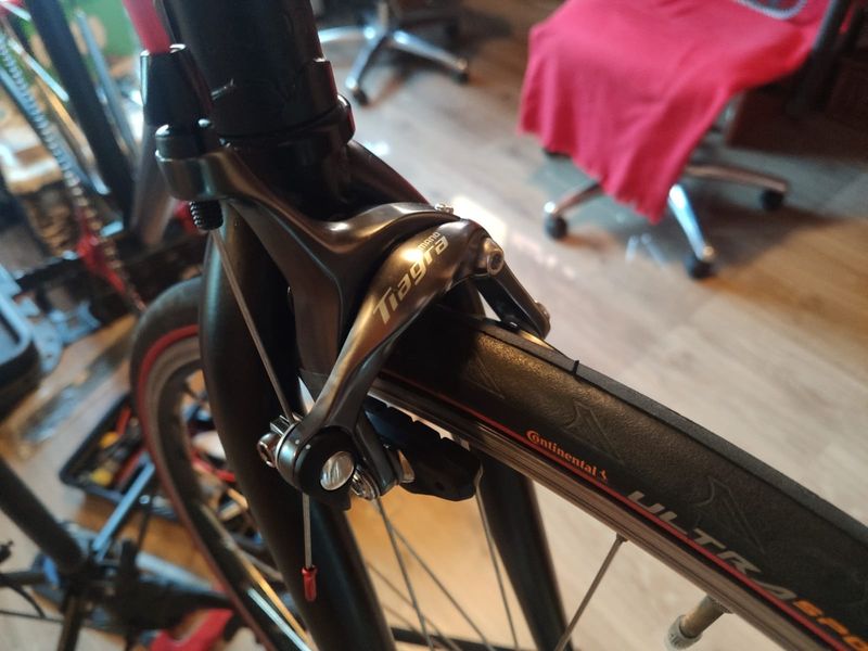 Jak zbudować ostre koło, hamulec shimano tiagra