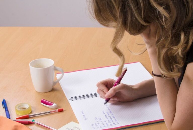 Pozwoliła mi iść pisać