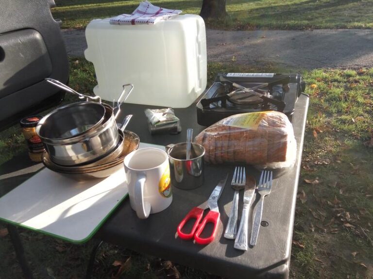 Spanie w aucie na wakacjach – kilka wskazówek